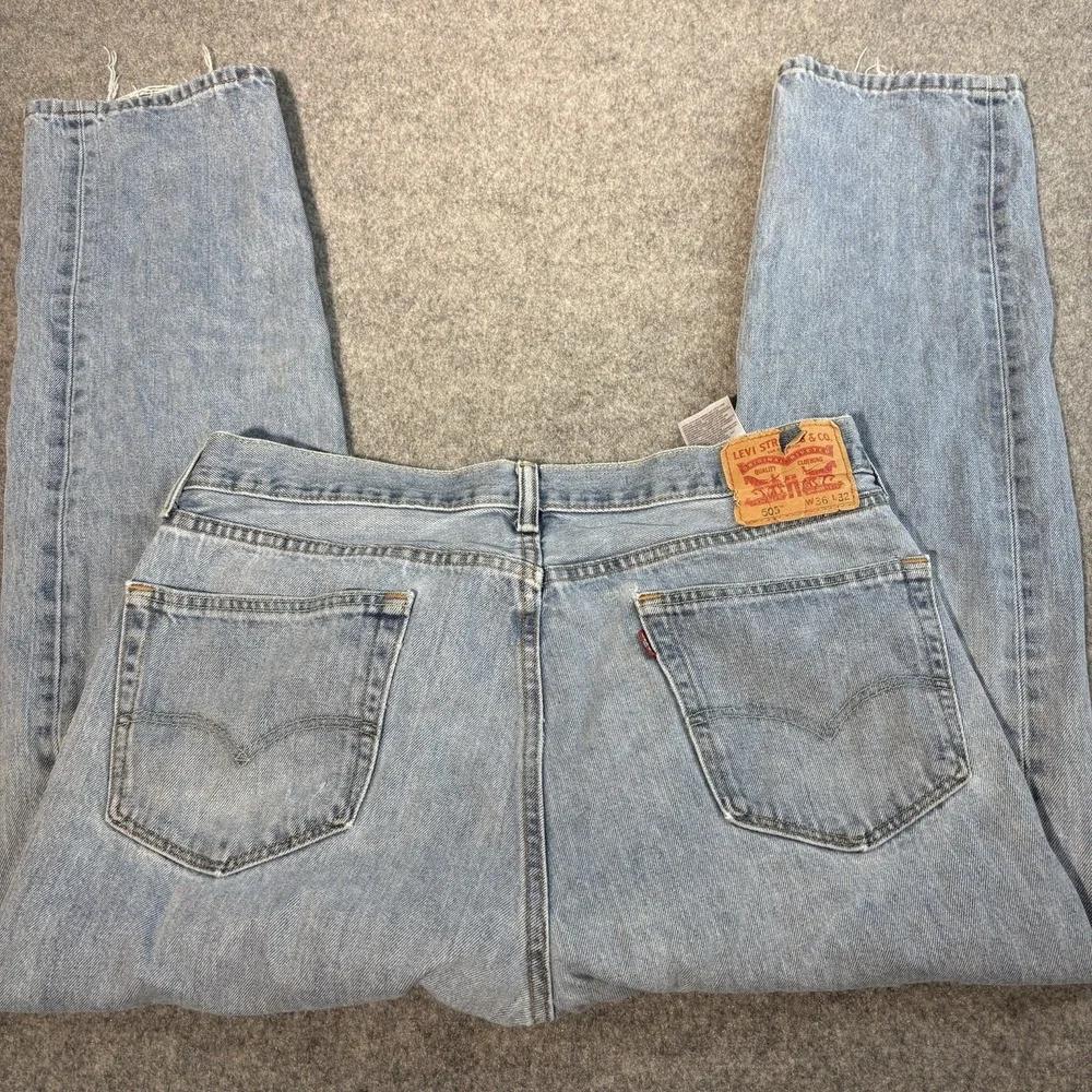 Levi's 505 Jeans Mens‎ 36x32 Straight Leg Light Wash Distressed Faded Blue Denim